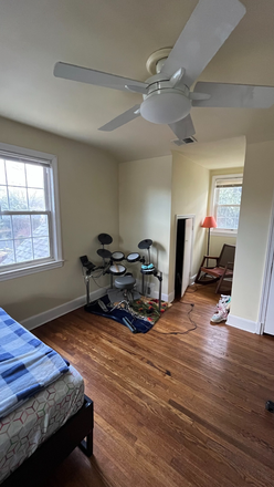 Closet #1 and alcove - ROOM IN HOUSE TO SHARE