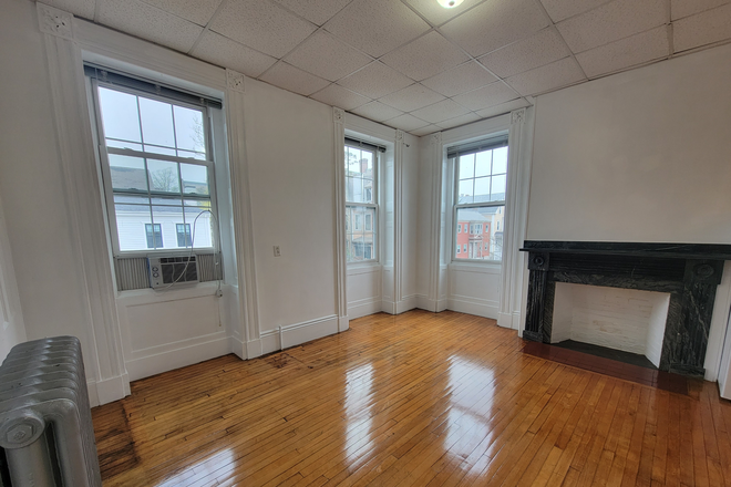Studio Apartment - $1,000!!  PRIVATE APARTMENT!!  GREAT DEAL!!  ALL UTILITIES & WIFI INCLUDED!  QUIET / PARKING