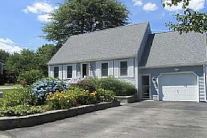 Front of House - Available for a group of 3-5! Special pricing for Bonnet Shores home!