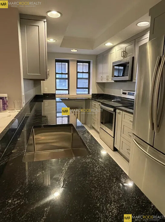 Kitchen - Park Dr 4 Bed 2 Bath Fenway Condo