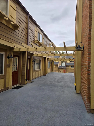 Outside front door - Wimbledon Apartments, Two-bedroom close to East and Main campus