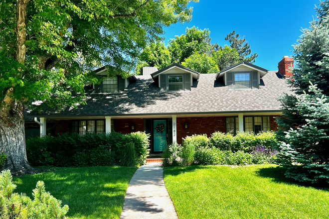 full house - 1 mile from campus!  Bright basement large apt in University Park Neighborhood