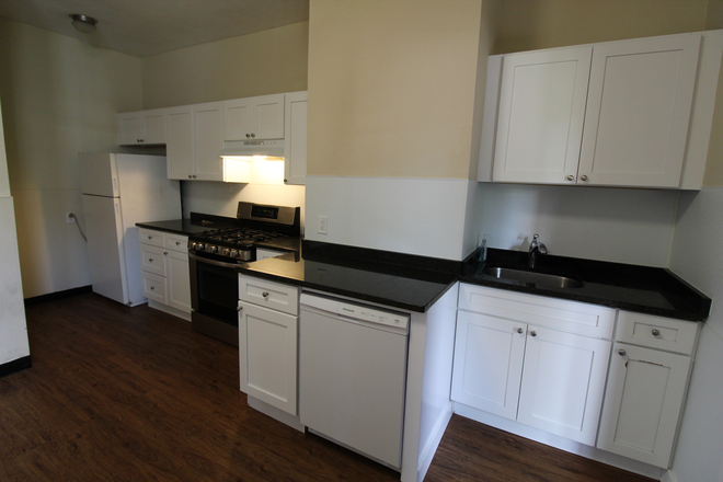 2 - Convenienlty located, spacious apartment by the T.