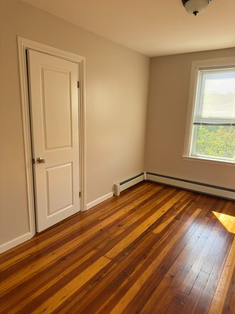 Bright Natural Light in every room - Available now! South Dartmouth 3 Bedroom | 13 Min to UMass Dartmouth Triplex