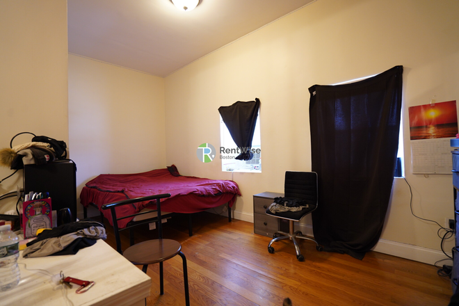 1 - SEPT 2025-Amazing Brighton Center EXTRA laarge Studio, No Broker Fee! Apartments