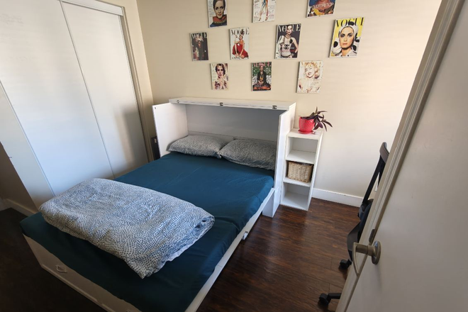 Private Bedroom - Private room for rent in a shared condo unit at Mendelssohn Street