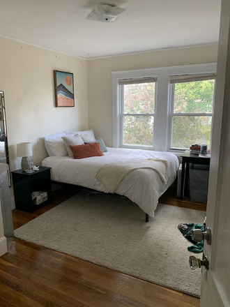 bed - Updated 4/29/25 Great 5 bed 2 bath on Kirkwood 2025, Half broker fee Apartments