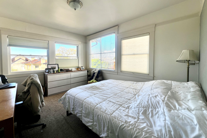 Bedroom - Northside Furnished Room walking distance to UC