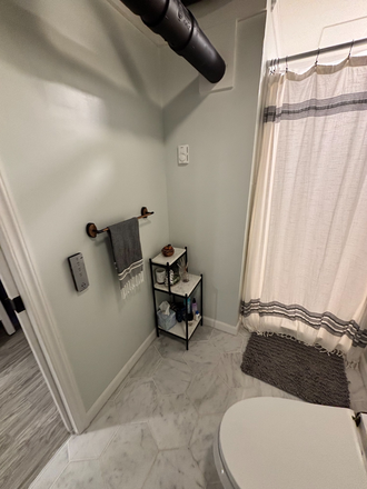 Bathroom #2 - Updated Condo steps to Tufts, walk to red/green lines. 5 min walk Teele, 12 mins to Davis/Ball
