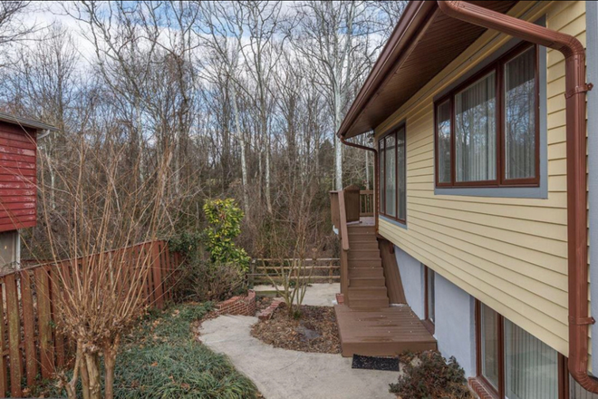 Left side - 4BR/2BA Cul-de-Sac Home Near UMD – Available mid-July