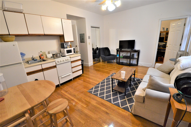 Living room - 2 Bed Available 9/1/26! *CONTACT NOAH 603-470-8181