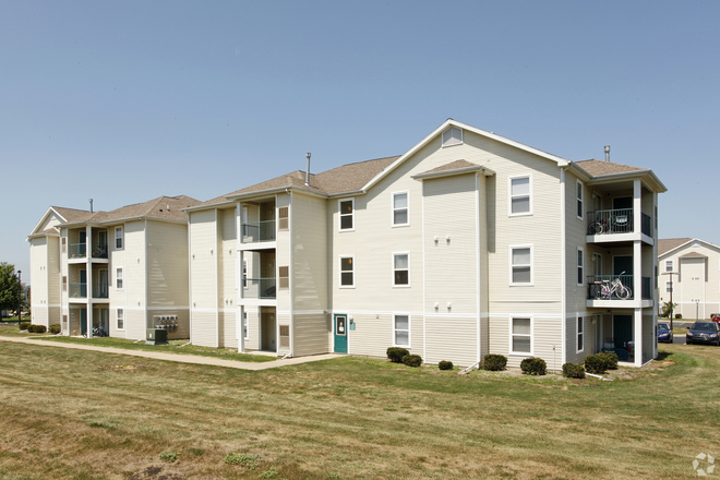 Outside view - Landings at Chandler Crossing Apartments