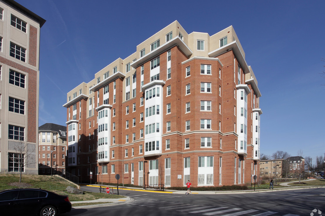 Outside - South Campus Commons 5 Apartments