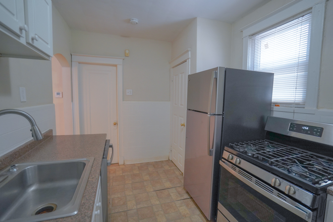 Kitchen - 760 Syracuse Ave #A Apartments