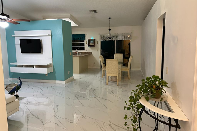 Living room - Private Bedrooms for Rent, single family house, 7 mins from campus