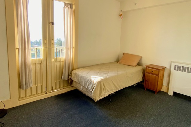 Bedroom - Private Bedroom with Bay View 1 Block from Campus Wifi & Utilities Included Rental