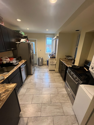 Kitchen - Historic Foggy Bottom 1 Bedroom in 3 Bed Townhouse ($1450/Month)