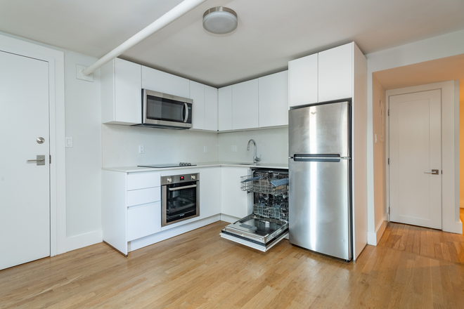 Kitchen - 31 South Street, #B2 Apartments