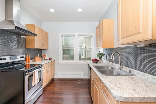 Kitchen - Remodeled 6 bedroom House ! Must see !