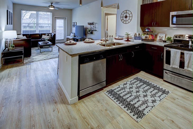 Kitchen - 2125 Franklin Apartments