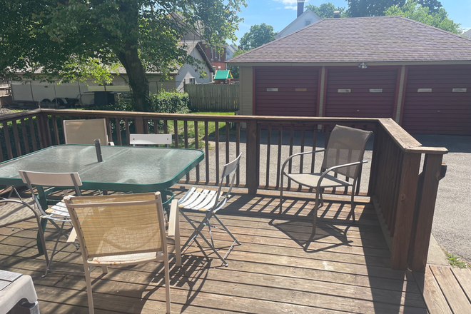 Back yard deck - Large 7-8 person house middle of Regent Ave.!