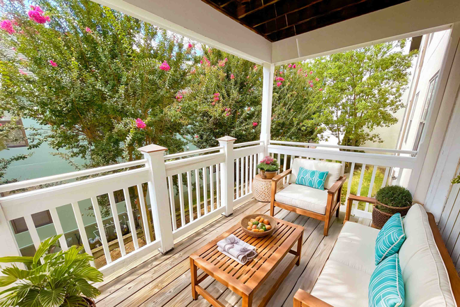 Balcony - Graduate Court II | 4 Bedrooms | 4 Bathrooms | 4 Private Entrances Apartments