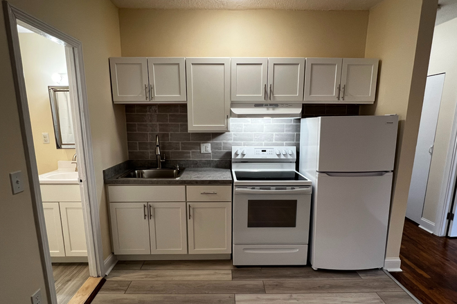 Kitchen - Bright 2 Bedroom, no broker fee, hot water included! Apartments