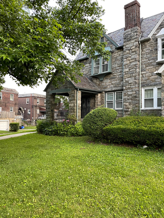 Exterior - One Room to Rent - Large Shared House Right Next to Campus!