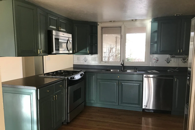 kitchen - Looking for (4th and 5th) roomate House