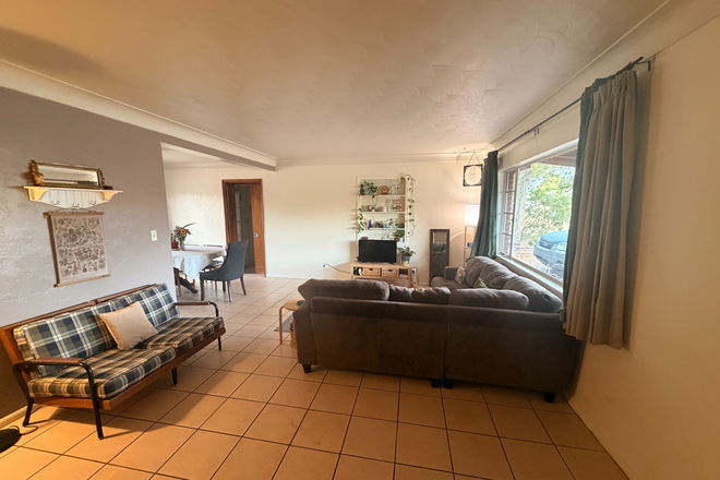 living room - 4bdrm/2bath home near UA north campus and Banner Health