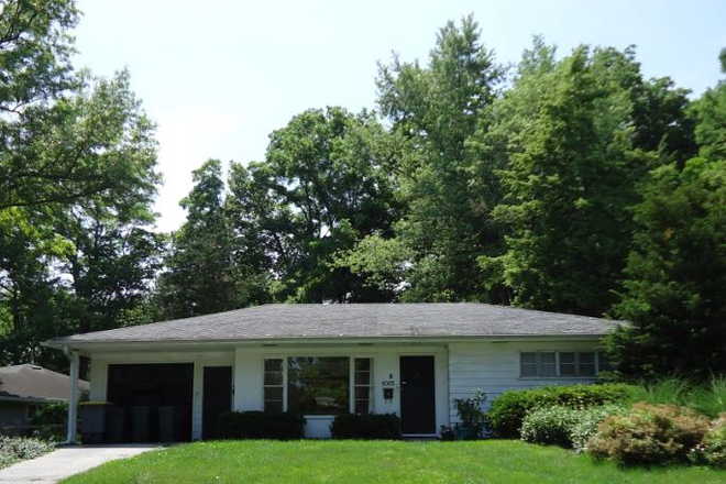House in quiet area, 10 minute walk to campus - $700/month(utilities paid) - 10 minute walk to campus, near bus route