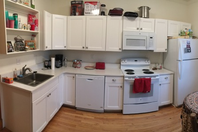 Kitchen - Center of town, 1 bedroom, hardwood flrs, beautiful bright apartment, avail. 7/1/2026