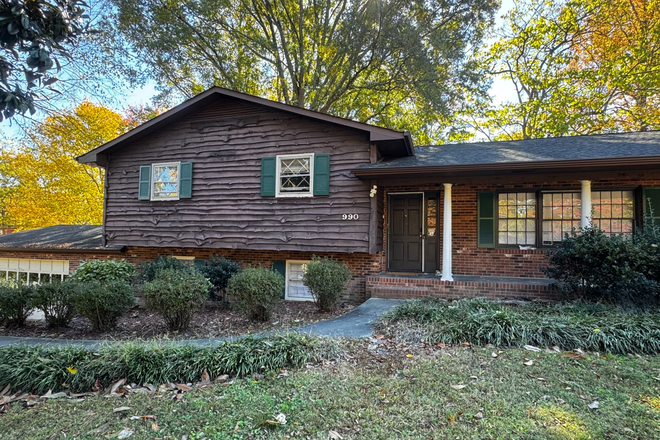 Outside Streetview - Charlton Farms