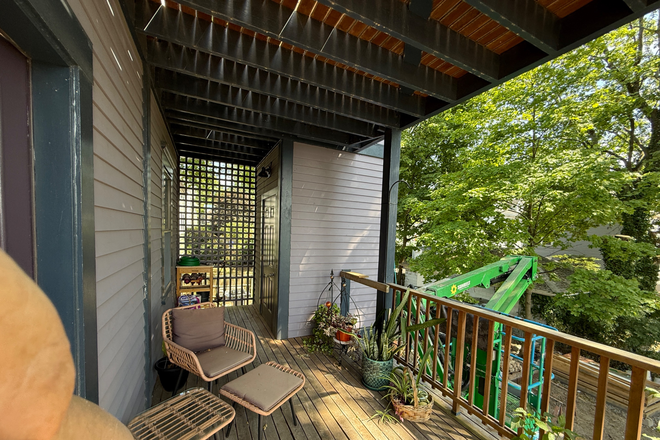 2nd floor porch - 3 bedroom Beautiful custom large kitchen classic Available now Apartments