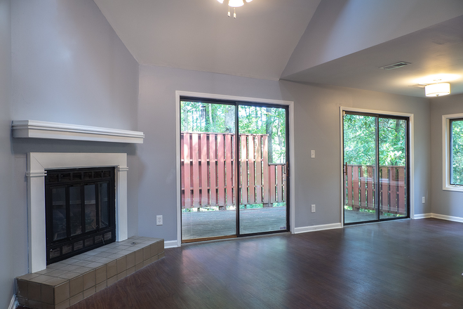 Living room - Decatur townhome walking distance from downtown Decatur & Marta