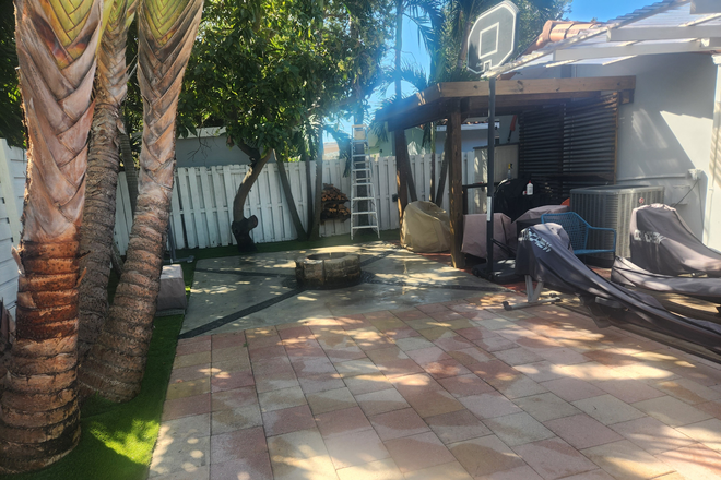 backyard - 6 mins from Campus// off bird Rd and 57th ave/ Available Now ...  2025 Updated!! House