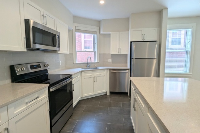 - - Spacious 3 Bed / 3 Bath – Steps from Harvard Square – Available 09/01
