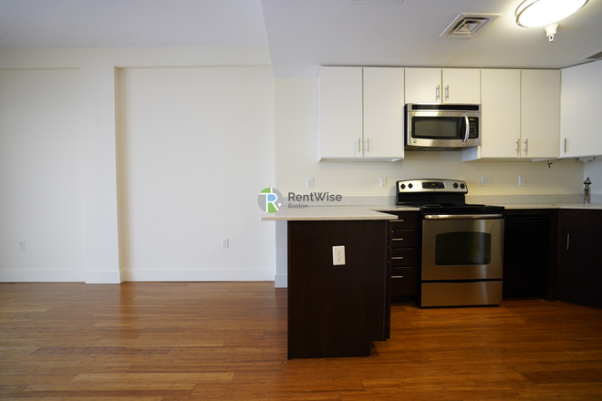 1 - SEPT 2024 2 beds 1 bath apartment in midtown.NO FEE TO YOU!