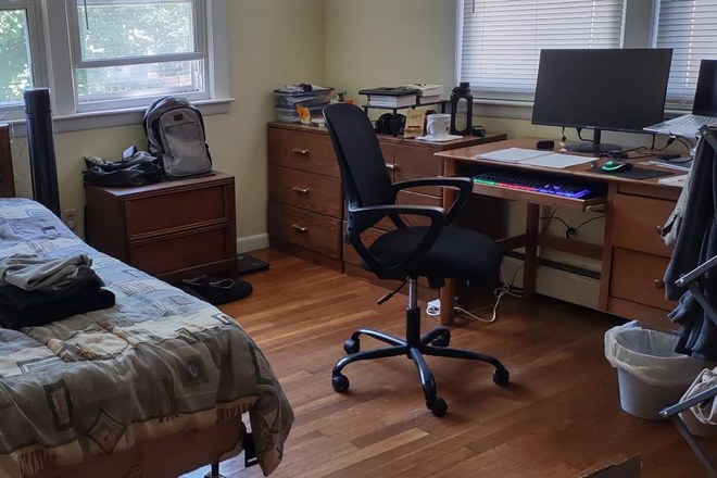Bedroom - Room in shared 2 bed/1 bath home