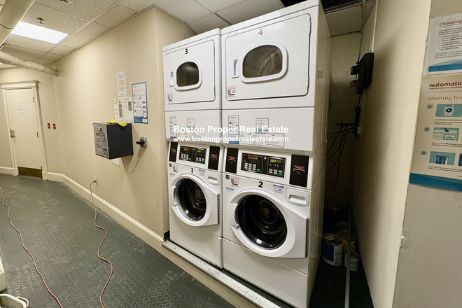 a - Renovated 2 bed with living room, NO FEE *9/1/2026* Apartments