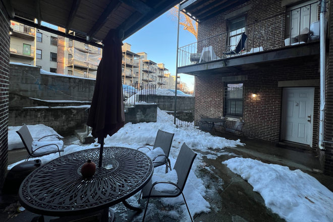 back porch - Apartment close to campus