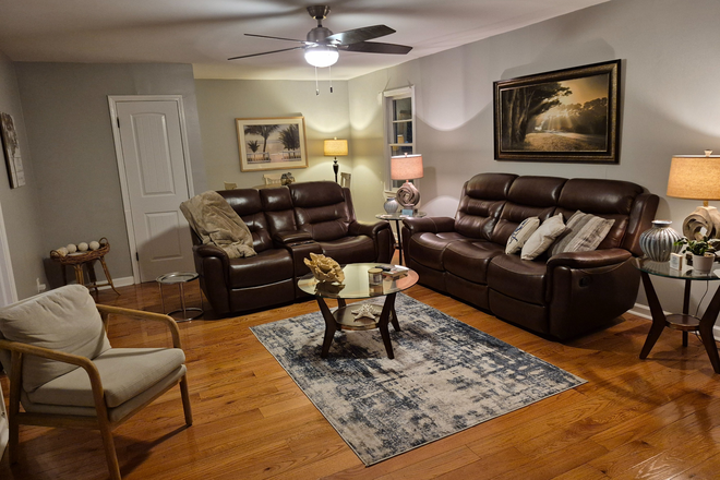 Large Great Room - Looking for the perfect home base in Charleston?