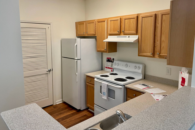 Kitchen - Baity Hill Graduate and Family Housing - Carolina Housing Apartments
