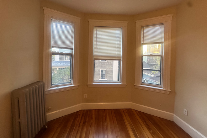 The room (bay windows) - Lease Takeover - Private Room for Rent Apartments