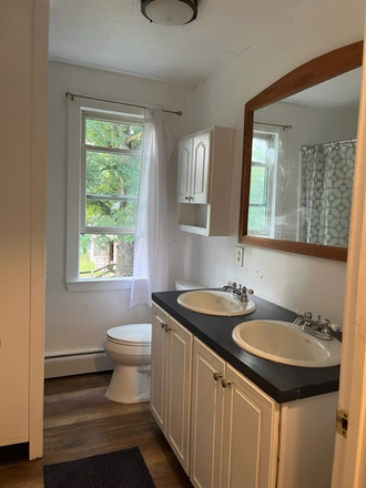 bathroom  right  next  to  bedroom - Second floor A beautiful private bedroom/bathroom &2 rooms/office studio /farm House
