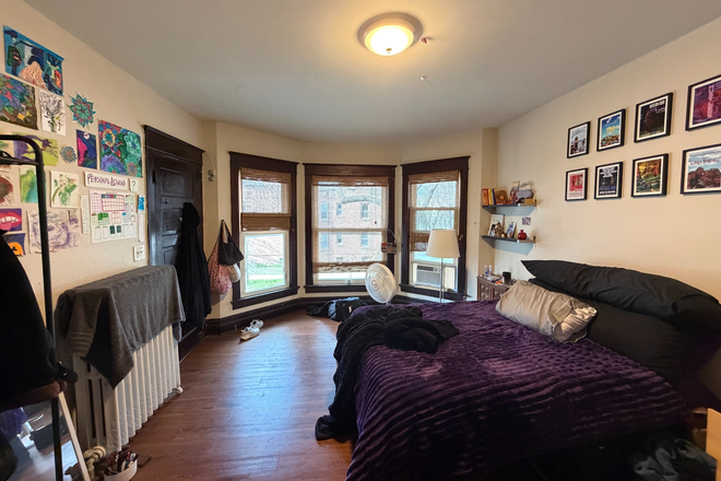 Bedroom for sublet - Fall Quarter 2026 Sublet (House)!