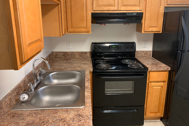 Kitchen - ODUrent Offers 819 W 49th St Duplex