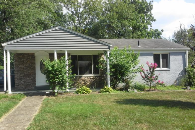 Outside View - 5 bed 2 baths Close to UMD. Limited-Time Discounts Available! House