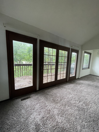 Living Room Balconey - ~2.5 miles from SIUe - Glen Carbon Bedrooms for Rent Townhome