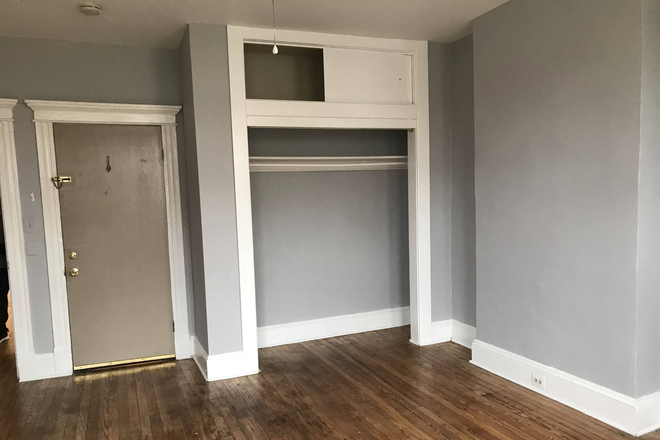 rm1 closet - Large Apartment (2 bedrooms/full bath/kitchen) Close to JHU Campus